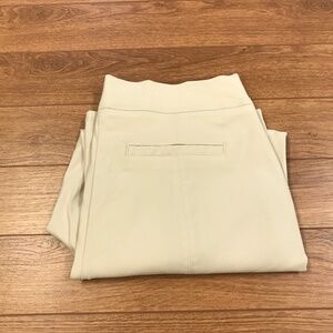 Simple Vera Wang Capri Pants size medium